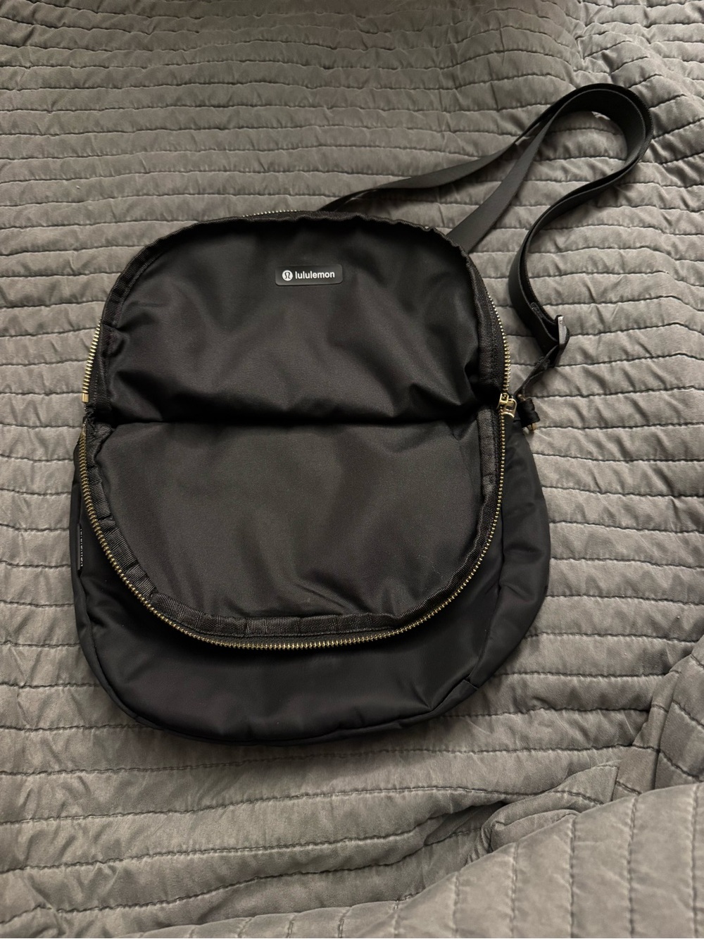 Lululemon Black/Gold All Night Festival Bag 5L - Picture 5 of 6